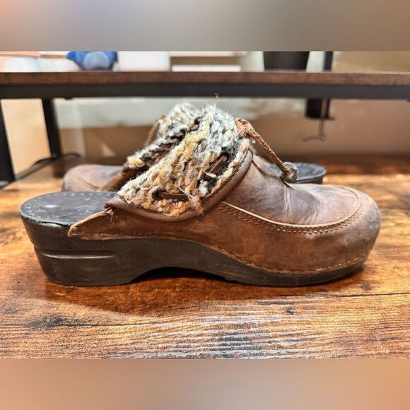 Dansko Brown Leather Knit Clogs Size 39EU (8.5/9US) - Picture 5 of 14